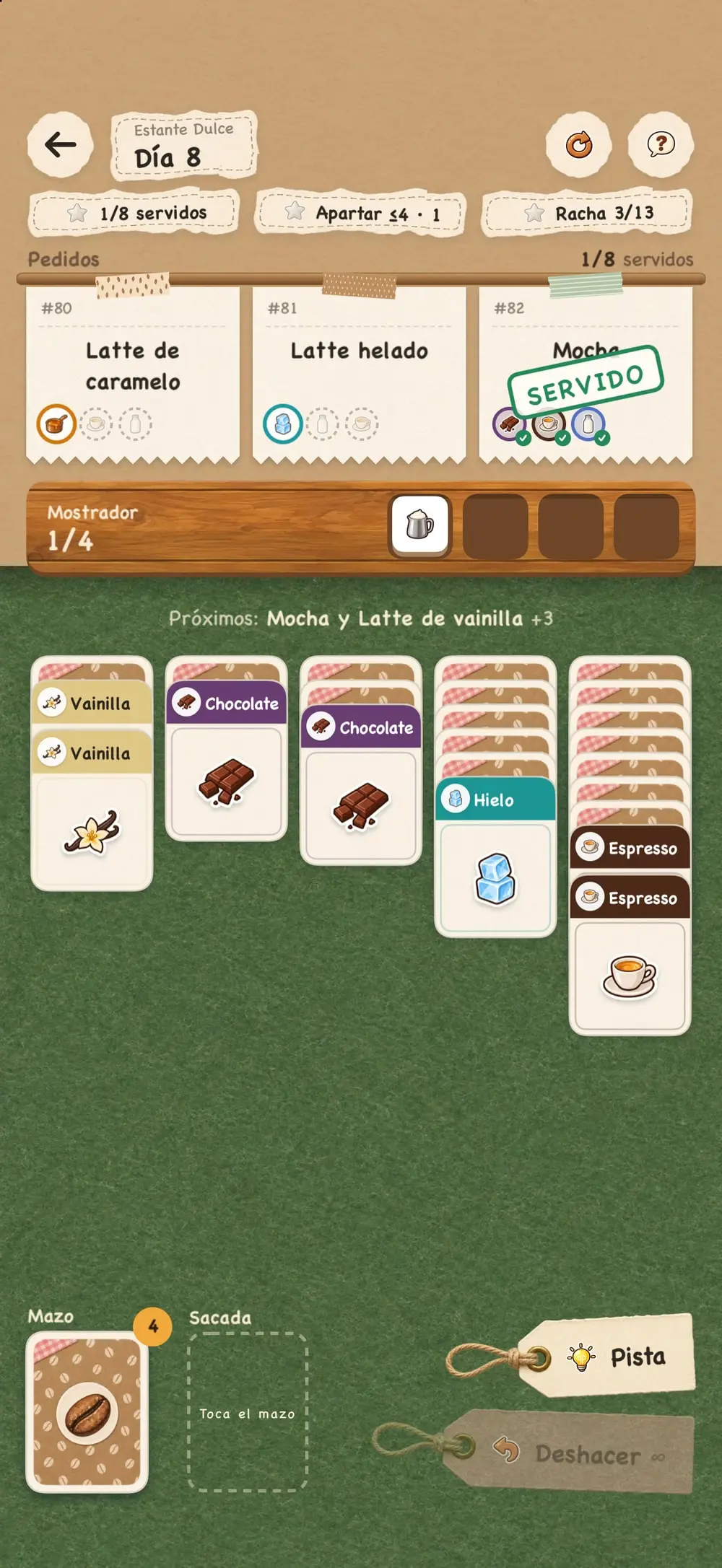 Un día en curso en el Estante Dulce: tres pedidos sobre el mostrador y columnas de cartas de ingredientes